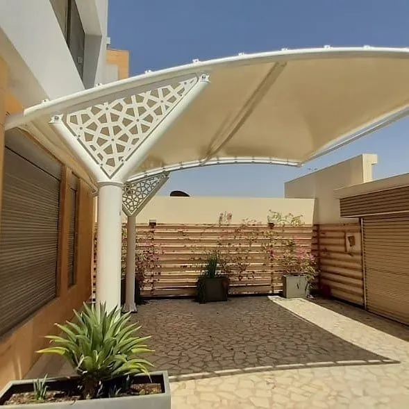 مظلات سيارات مقاومة للحرارة والغبار بتصميم يناسب مناخ الرياض